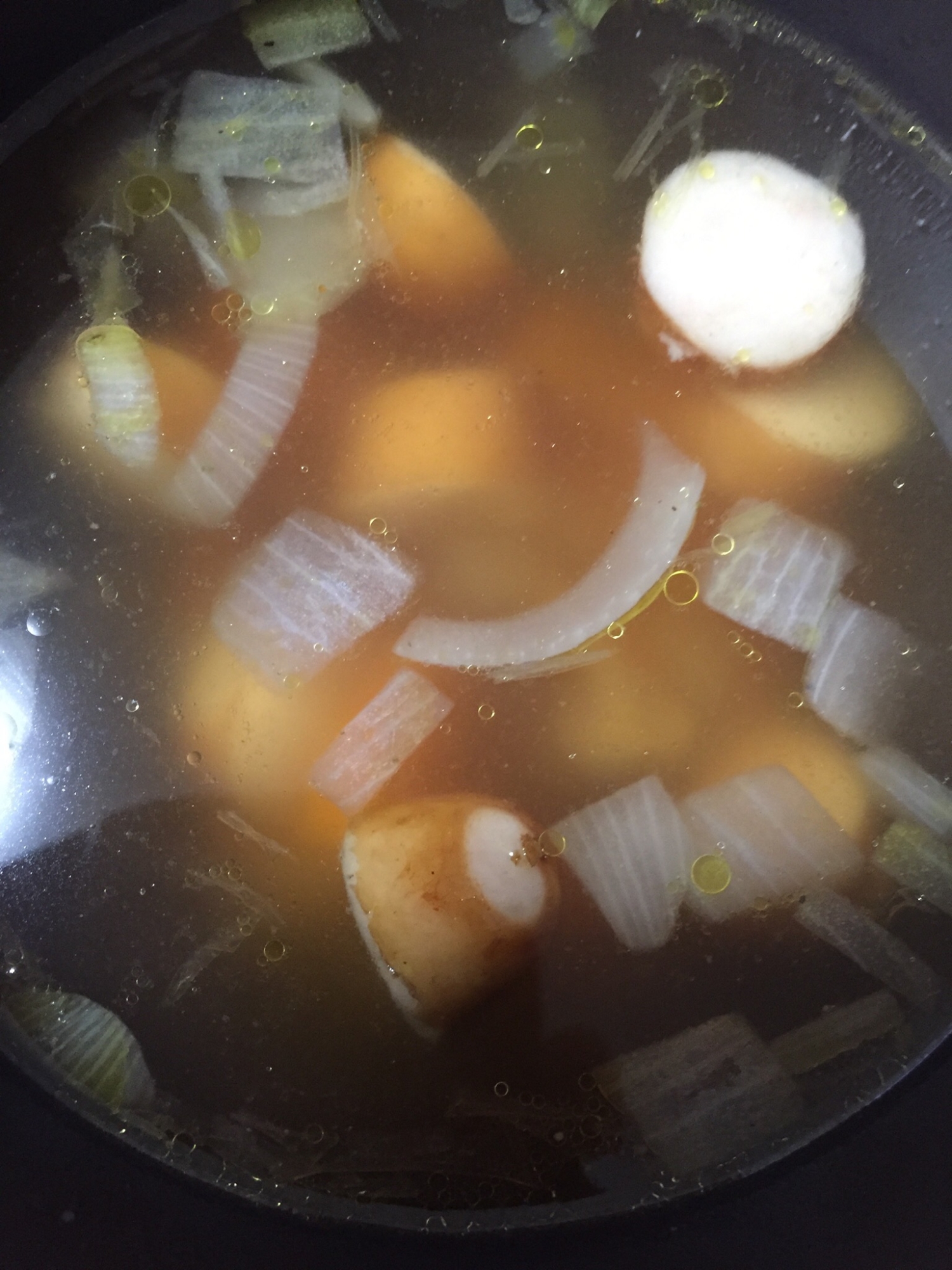 玉ねぎとウインナーのコンソメスープ