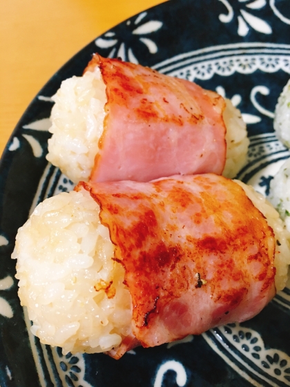 マヨ醤油のベーコン巻きおにぎり