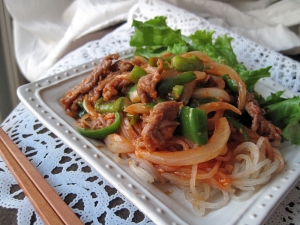 酒粕コチュダレ de 韓国冷麺 肉野菜炒めのっけ