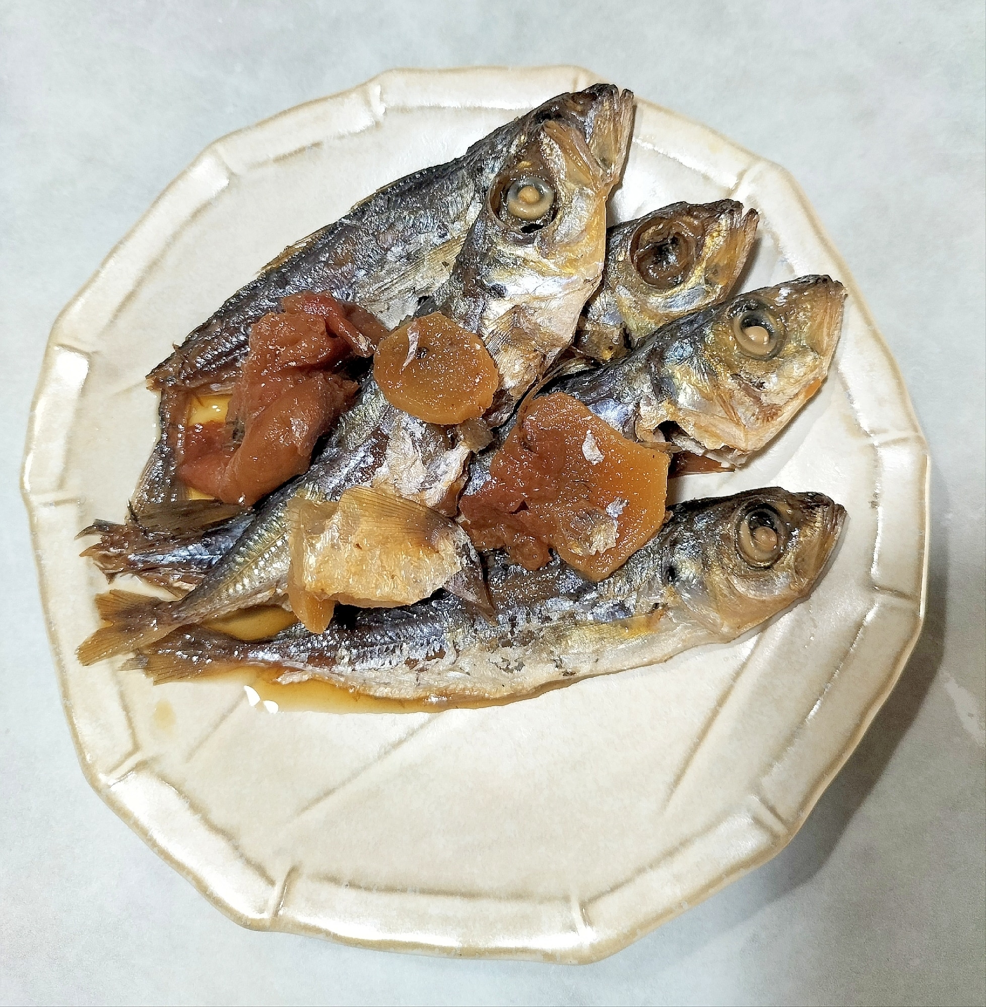 ダシを取った鯵の煮干しで梅煮 レシピ・作り方 by パンペルデュ - 楽天