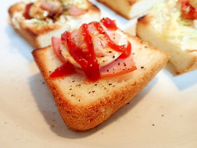 ハムとゆで卵とサラダチキンのミニトースト