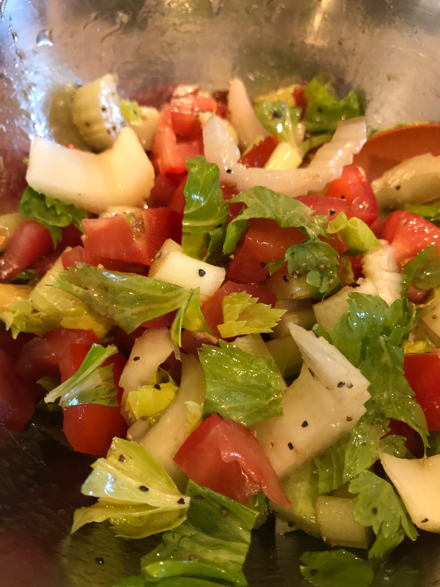 トマトとセロリの健康サラダ