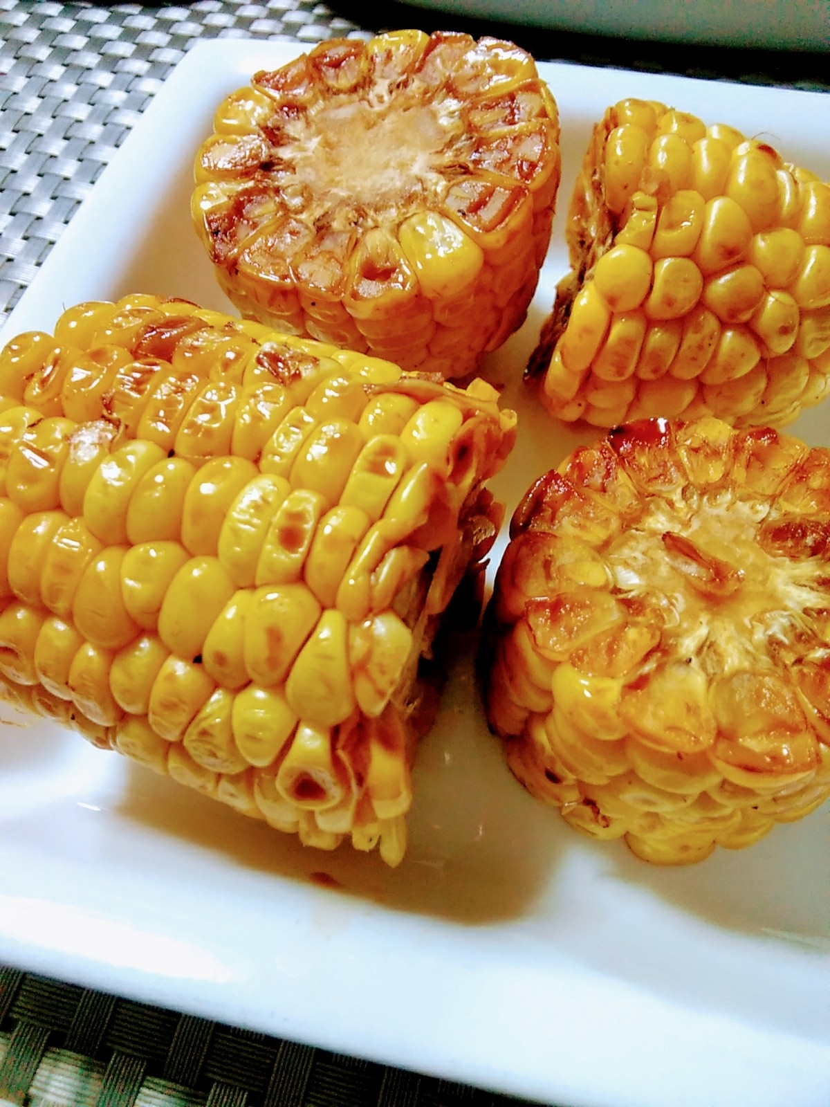とっても甘い♡蒸し茹でもろこし焼き