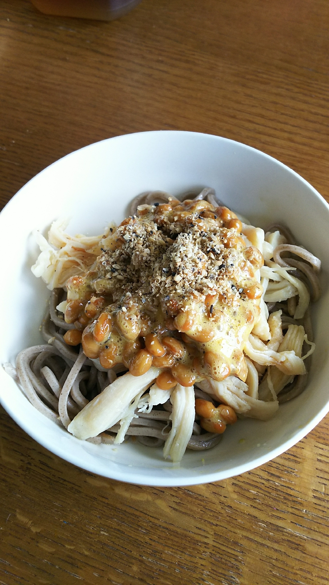 蒸し鶏と納豆のそば