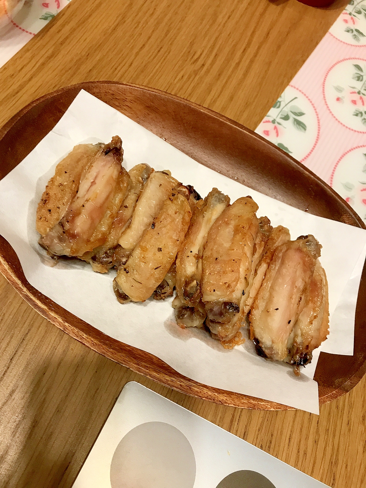 ノンフライヤーでパリパリ!鶏の手羽中の塩焼き