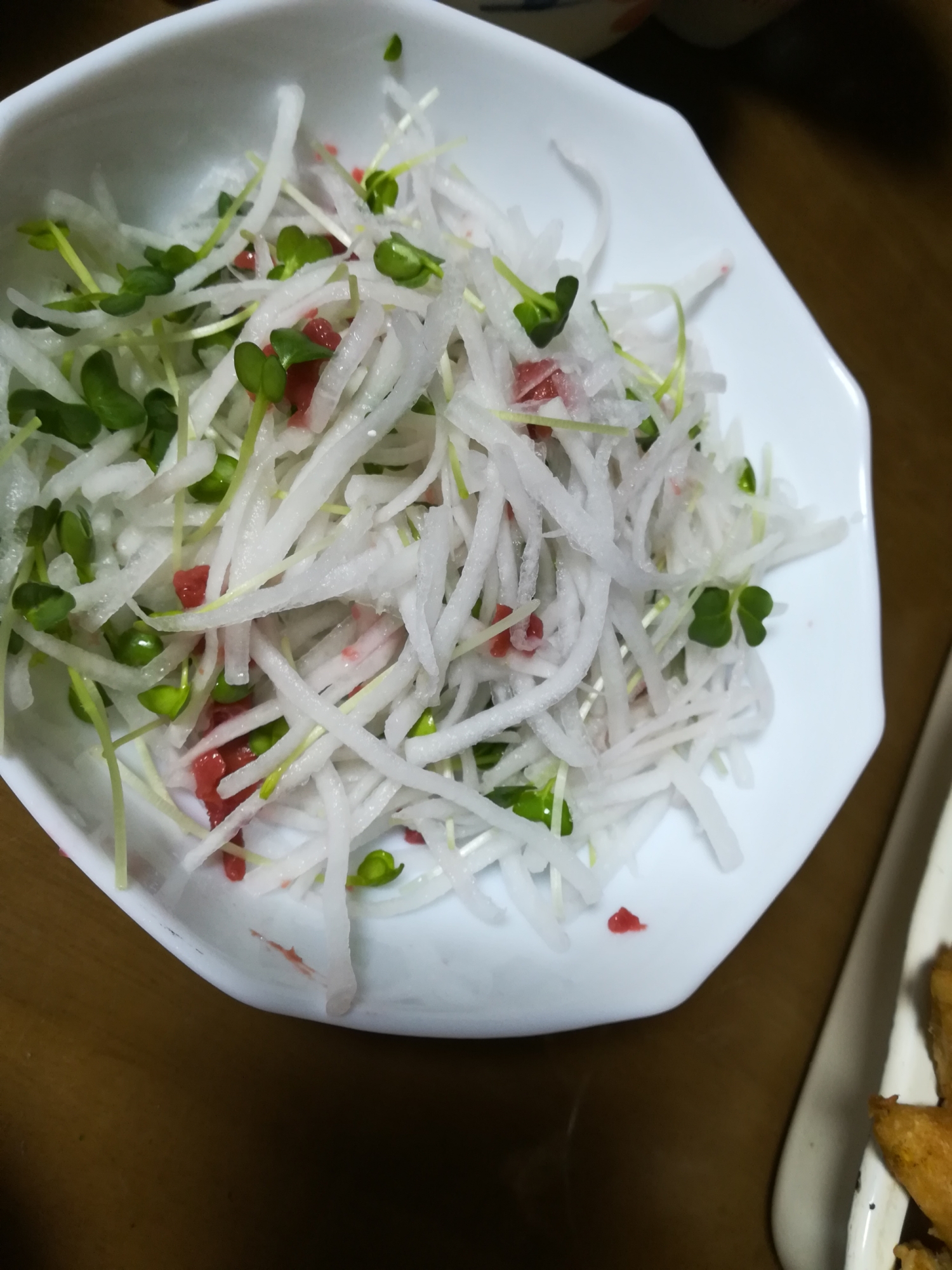 大根とカイワレの梅肉サラダ