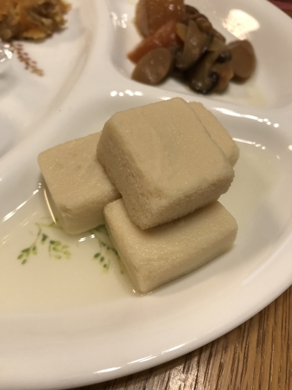 小さな高野豆腐は使い勝手が良いですね。白だしで味付けも簡単でした