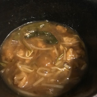 冷蔵庫に微妙に残っていた余り野菜も入れて、餡を多めに作ってみました。淡白な味のもやしにコクが出て美味しかったです。リピします♪