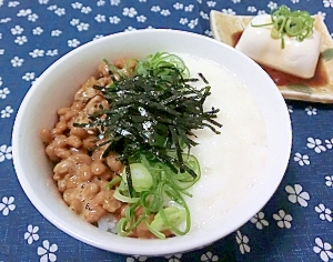 とろろと納豆で簡単 ネバネバ丼 レシピ 作り方 By ゆず茶55 楽天レシピ