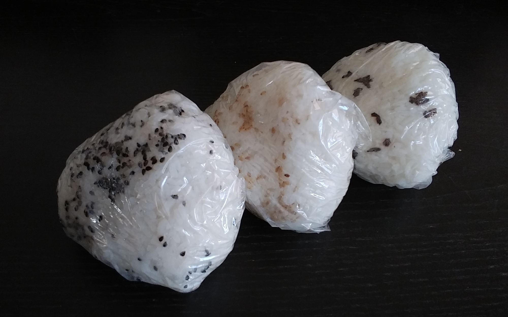 茹で鶏でおにぎり3種!梅みそ塩♪