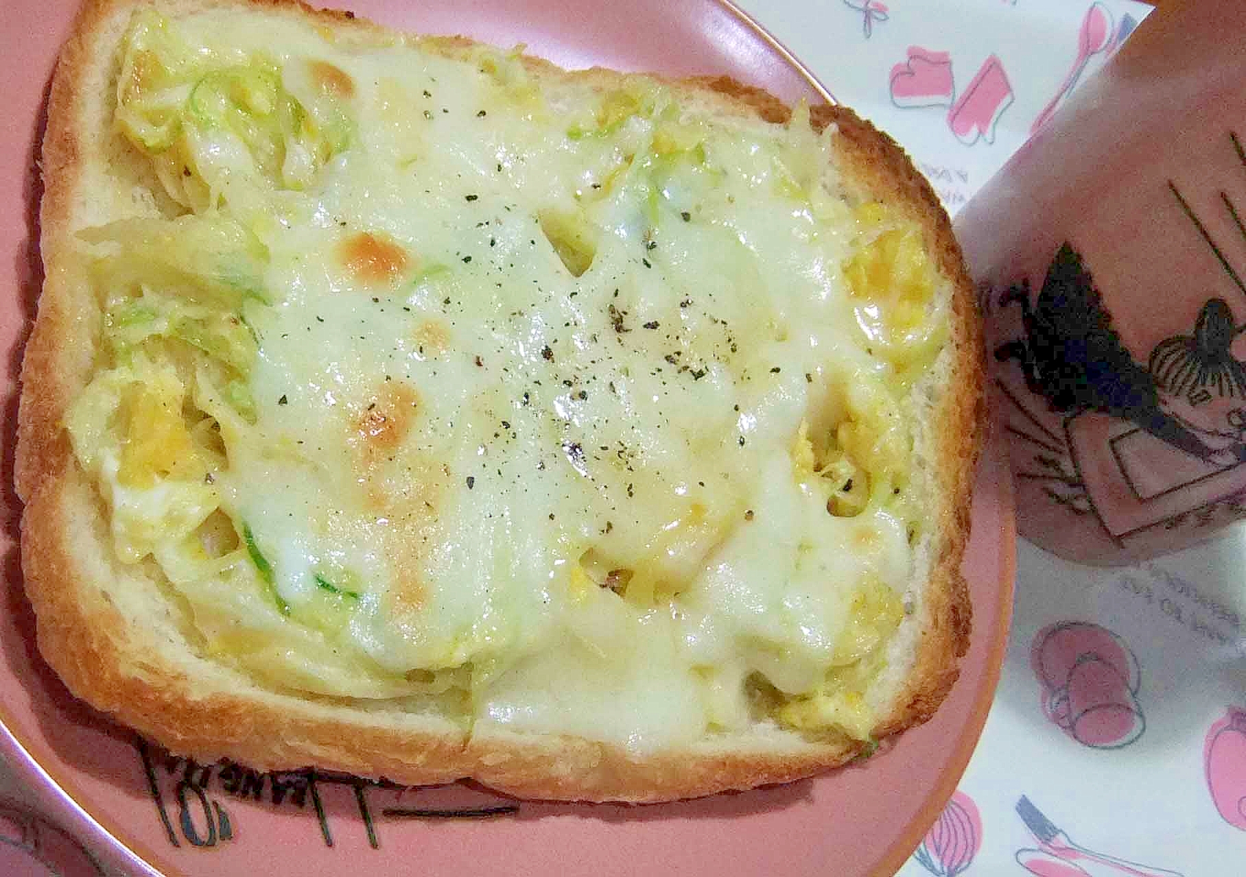 卵とキャベツのチーズトースト