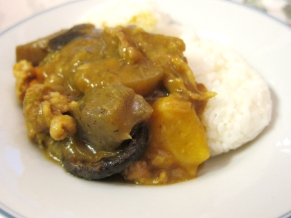 肉じゃが＋筑前煮で（笑）。楽ちんなのにちゃんとカレー！子供達が気付かずモリモリ食べてくれました♪