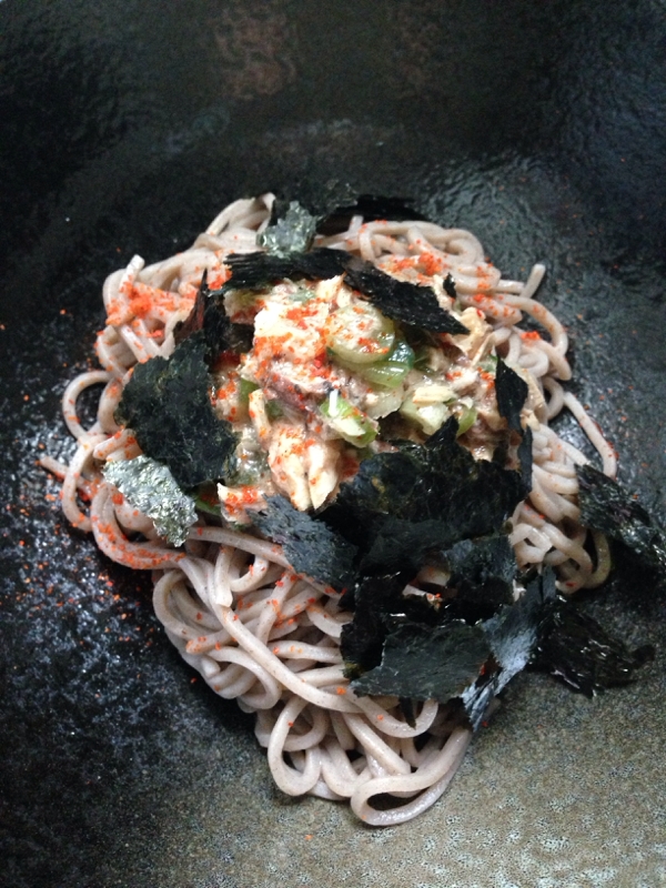 1人ランチ★鯖水煮で混ぜ蕎麦(o^^o)