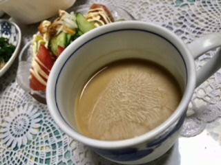 こんにちは。
アミコラでコラーゲンたっぷりの、カフェオレになりました。
飲みやすくて美味しかったです。
ご馳走さまでした。