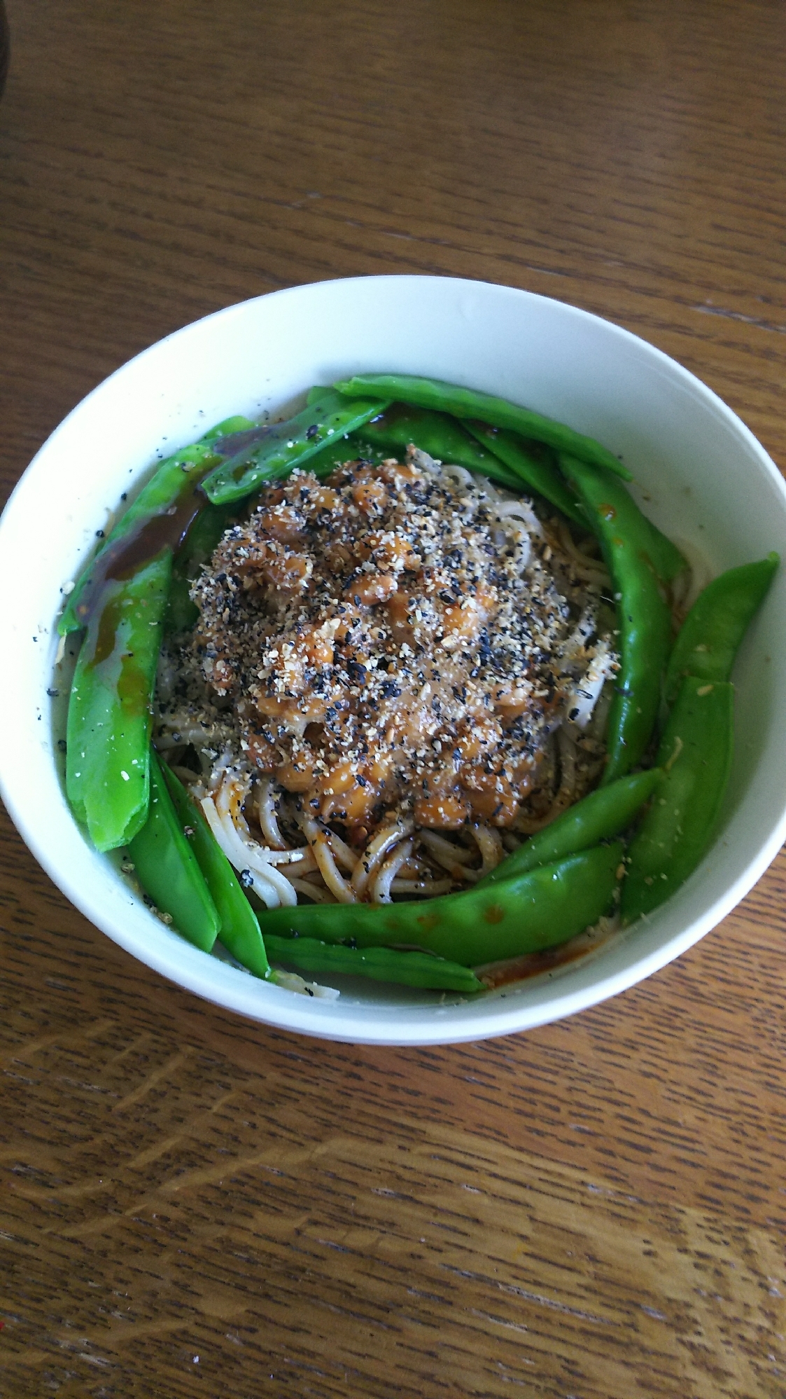 さやえんどうと納豆の冷やしそば