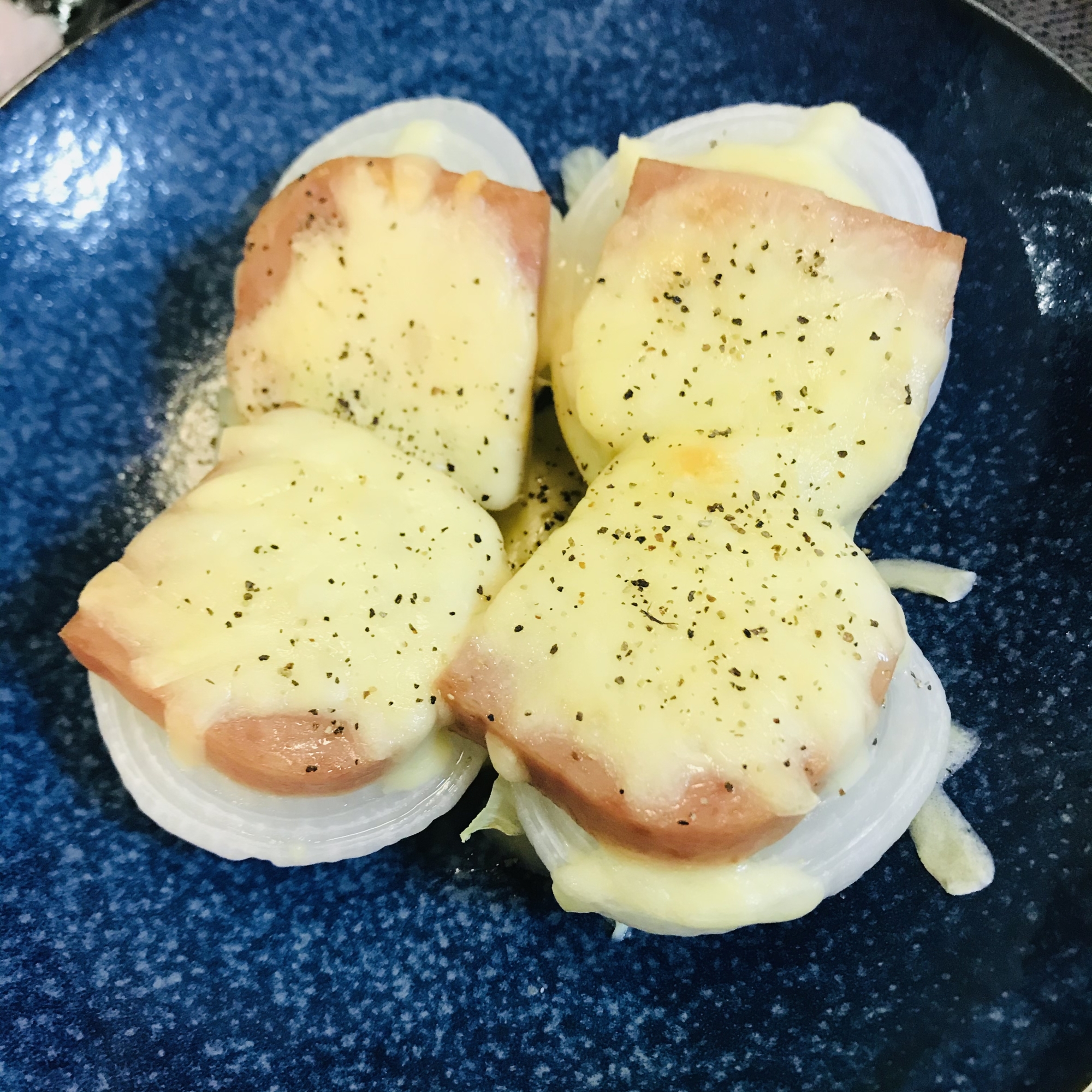 スパムと新玉ねぎのチーズ焼き♡