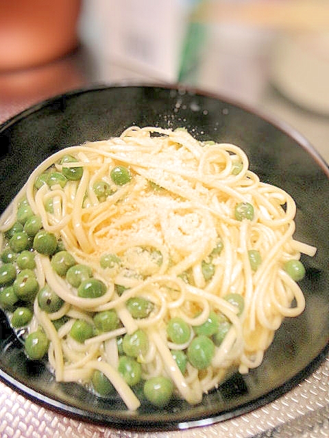 えんどう豆の和風うどんカルボナーラ