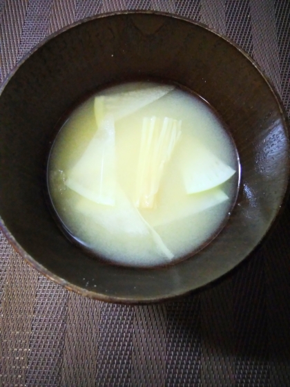 だいこんとえのきの味噌汁（昆布だし）