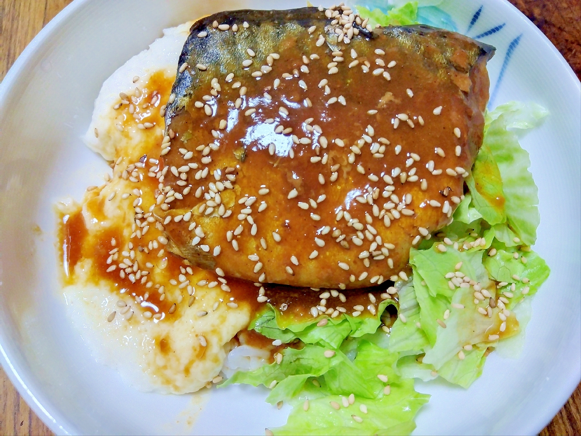 鯖味噌煮の二色丼