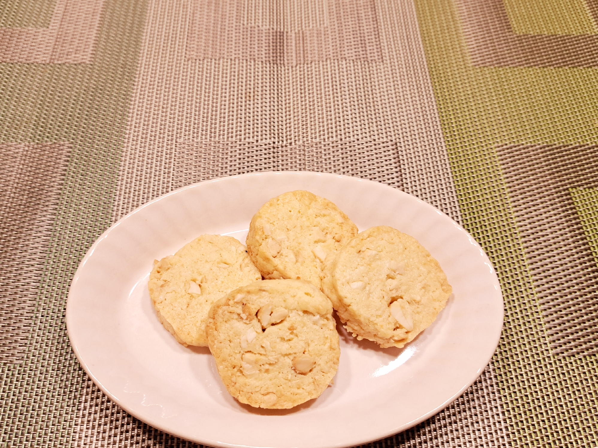 ピーナッツ入りで香ばしい！チーズクッキー