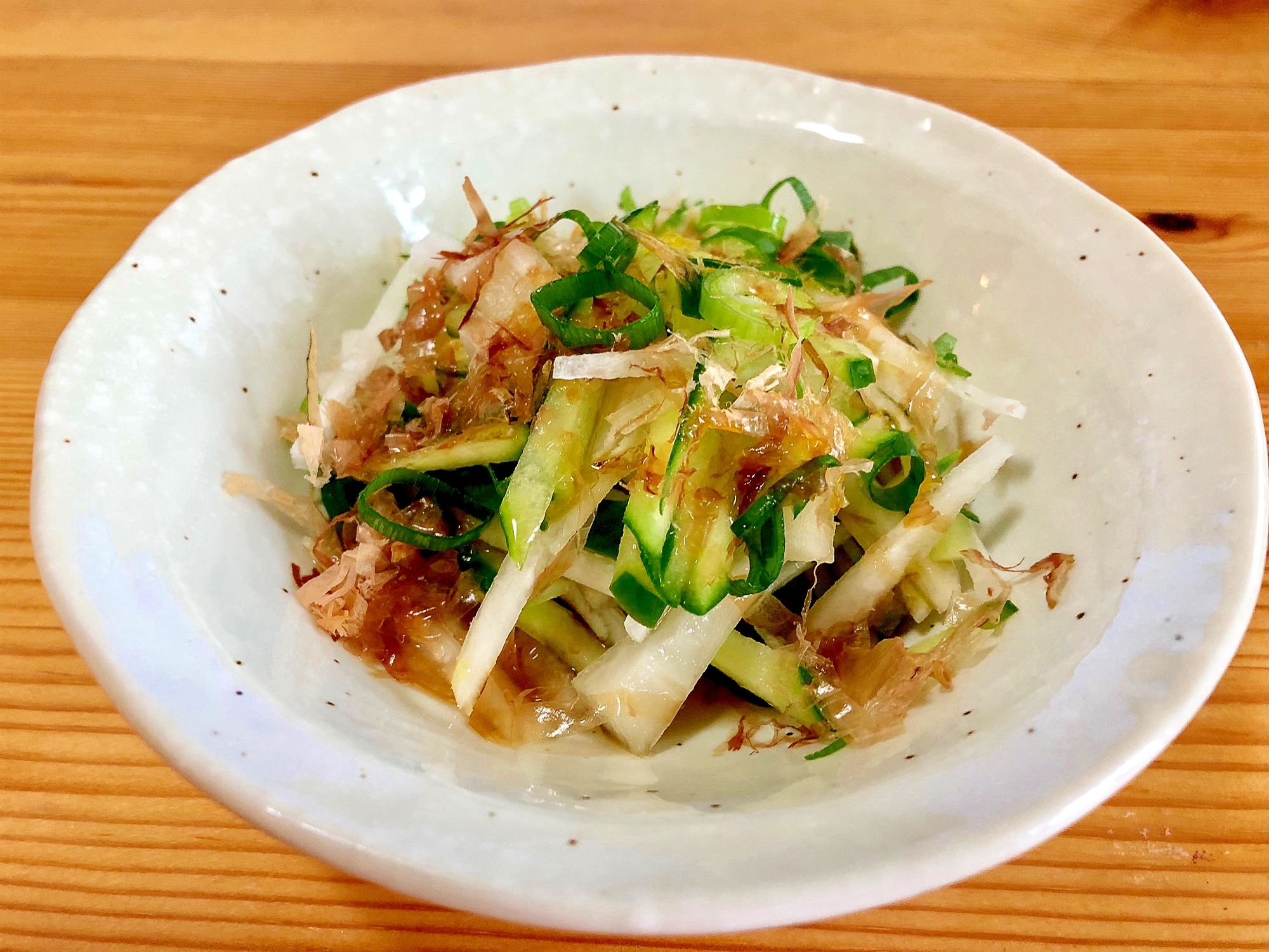 簡単に☆だいこんときゅうりの麺つゆサラダ