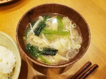 ほうれん草と油揚げとネギの味噌汁