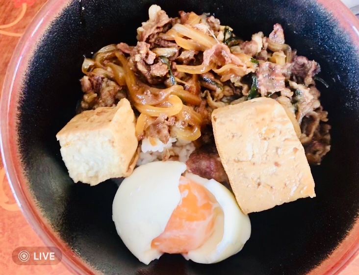 牛丼と温泉玉子、豆腐