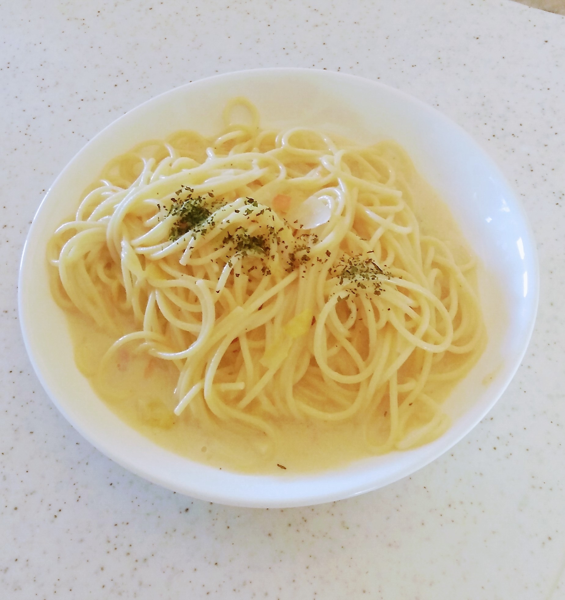 クリームシチューで★ カルボナーラ風パスタ