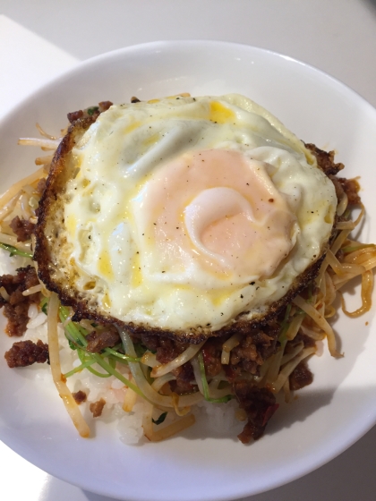 卵が焦げてしまいましたが、肉味噌は美味しくできました！お昼ご飯がマンネリ化していたので、レパートリーに加えようと思います。