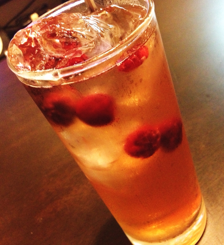 杏露酒のソーダ割り*ベリーを浮かべて♡