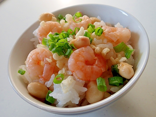 麺つゆで　海老と大豆のっけてご飯♬