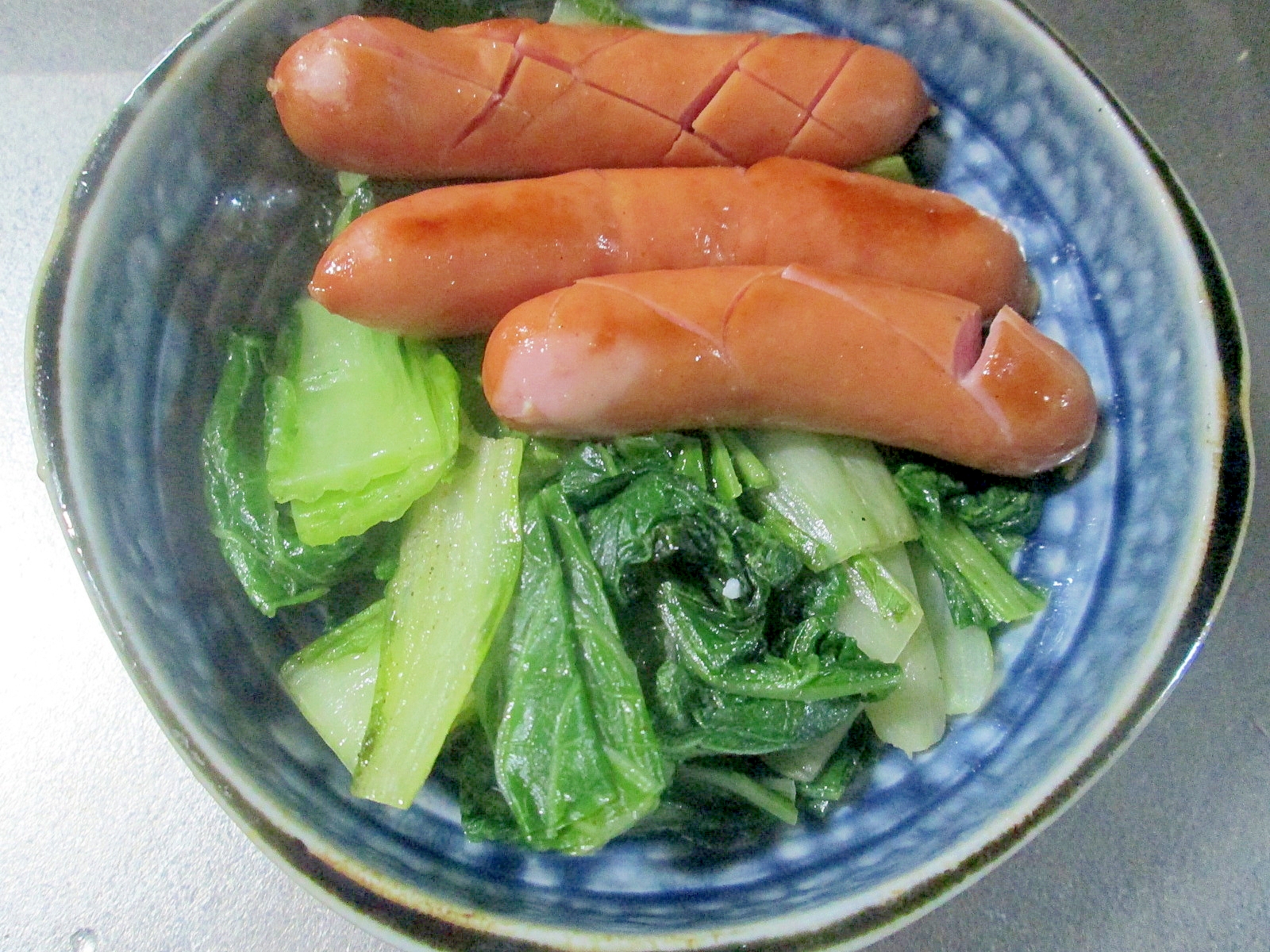 お弁当に☆ウインナーと小松菜の炒め物