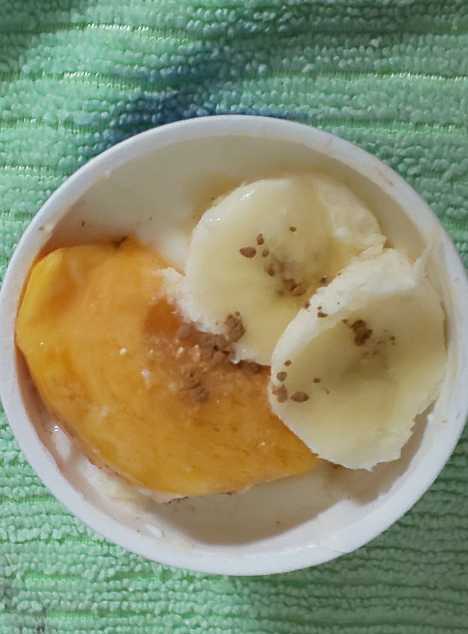 ヨーグルトに♪柿とバナナを