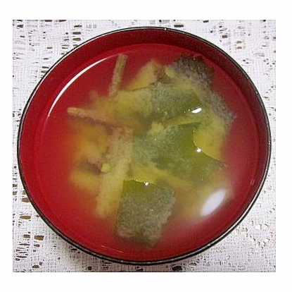 わらびと生わかめの味噌汁