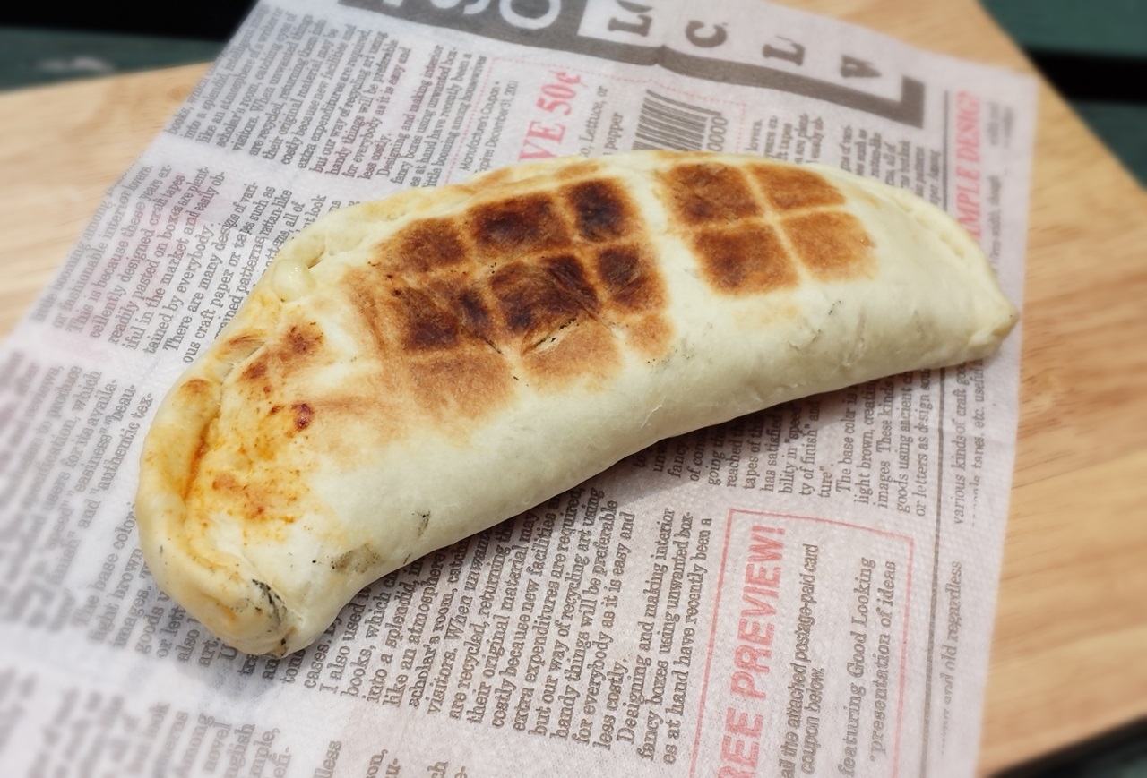 バーベキューでカルツォーネ(冷凍OK)