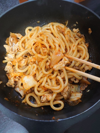 簡単！(^^)豚キムチと長ネギの焼きうどん♪