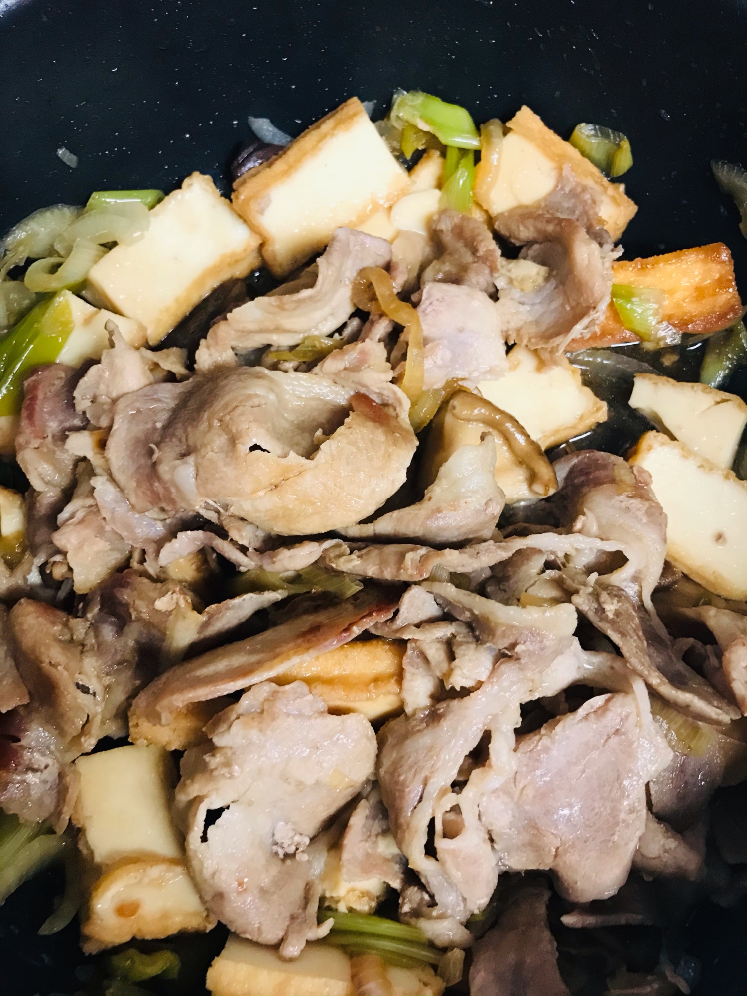 厚揚げと長ネギと豚肉と椎茸のすき焼き風煮