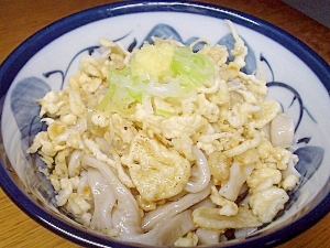 揚げ玉たっぷり　冷やしたぬきうどん