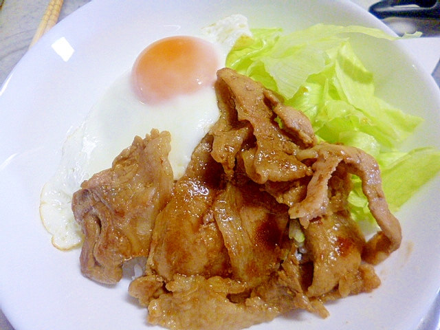 簡単！朝ご飯やランチに！生姜焼き目玉焼きのっけ丼