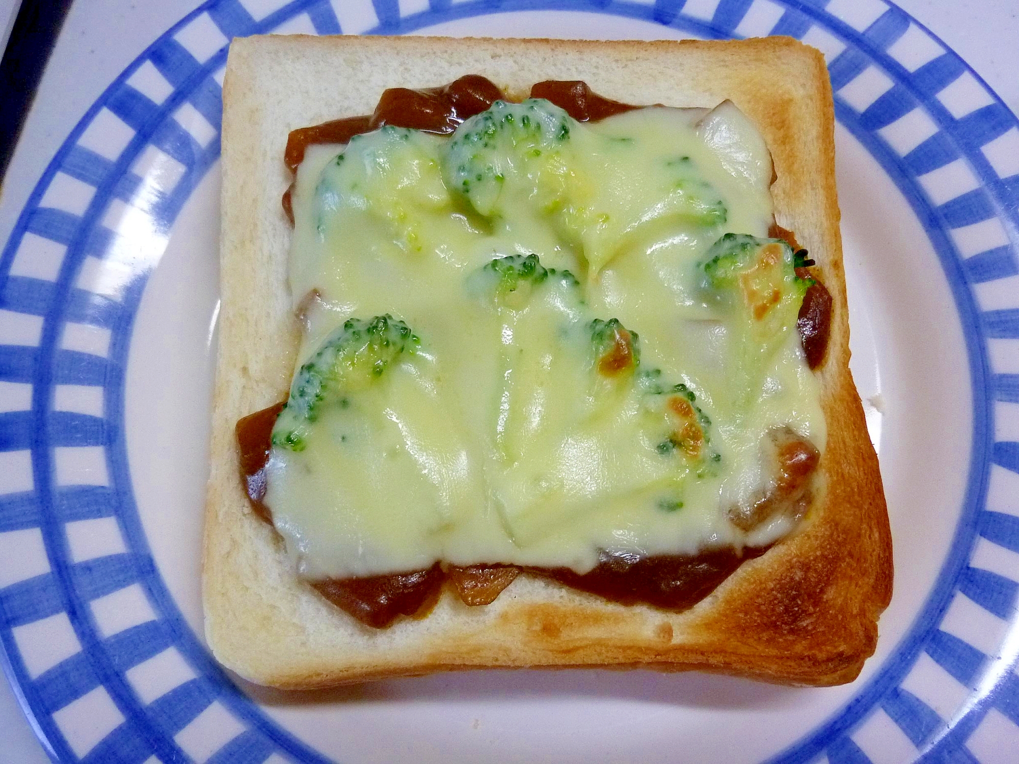 ☆ブロッコリーのデミグラスチーズトースト☆
