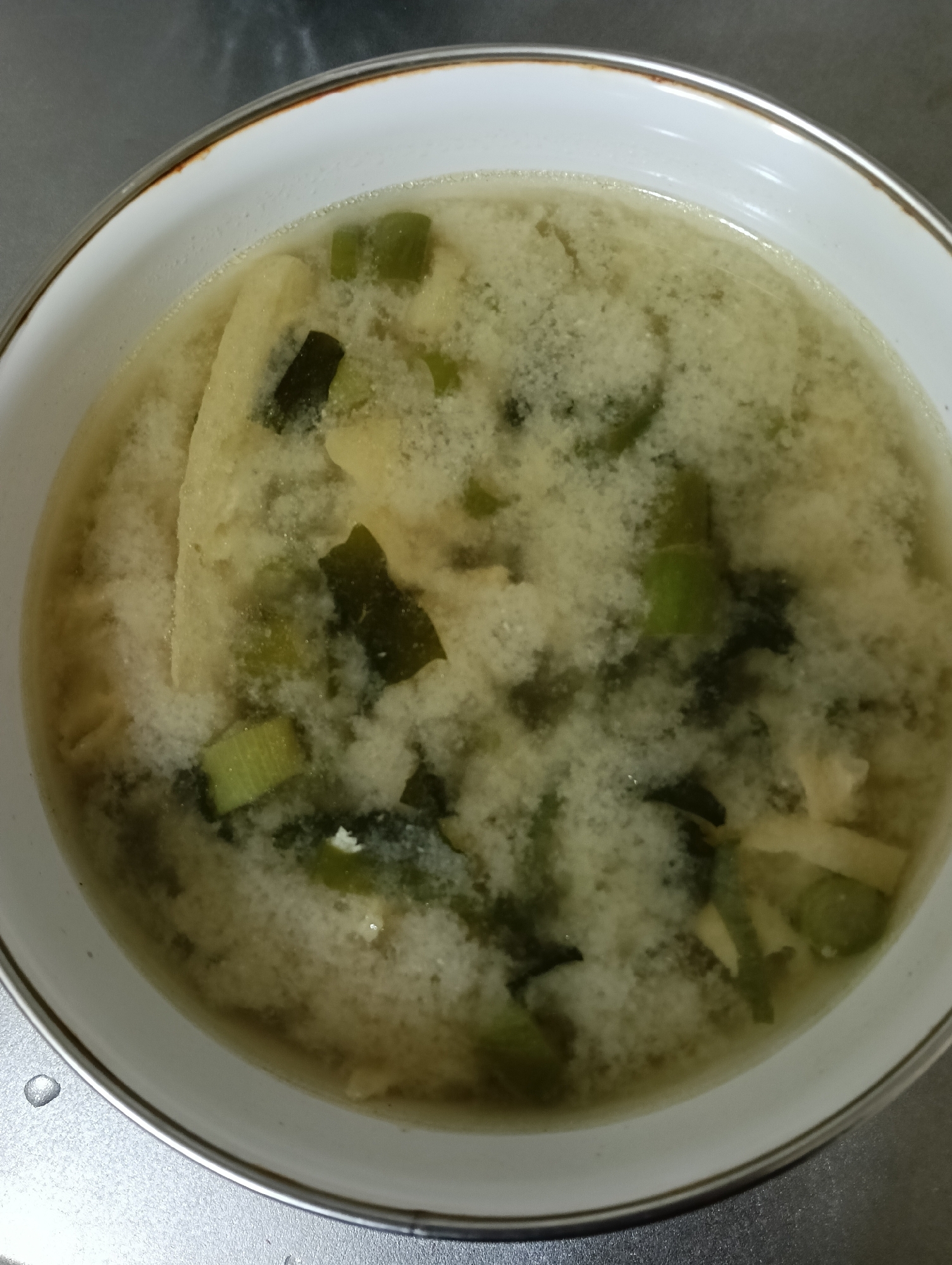 油揚げと玉葱の味噌汁