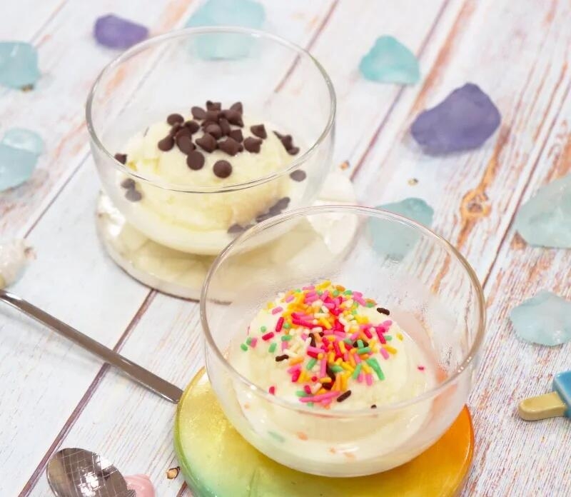のび～るアイスの素で★チョコチップ＆カラフルアイス