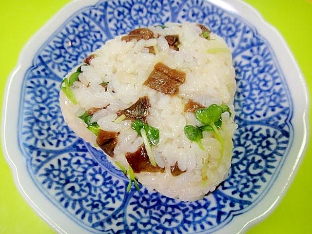 芋がらとカイワレ大根のおにぎり