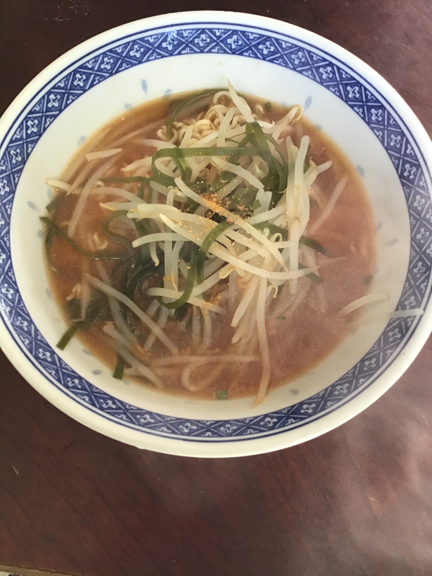 切り昆布とモヤシと花山椒のサッポロ一番味噌ラーメン