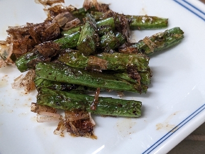 バター醬油炒め、とてもおいしかったです♪
こちらでは細いいんげん、三度豆ですが、いんげんって少しの量で高いなあ〜といつも思ってます(^_^;)