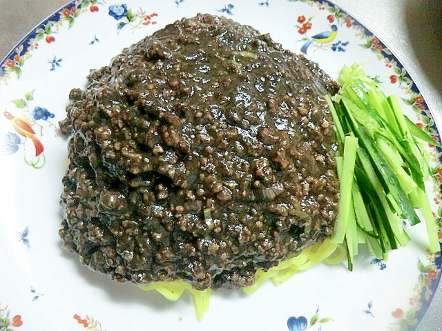 冷やし黒芝麻醤麺