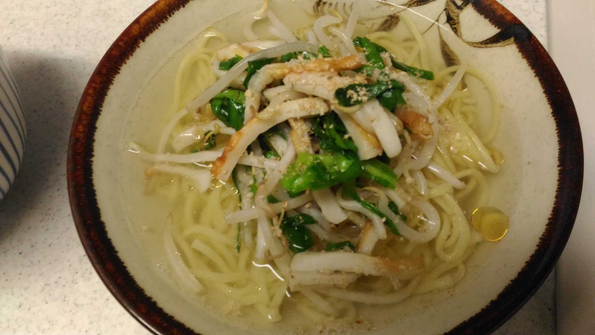 胡麻風味 ニラと竹輪の塩ラーメン