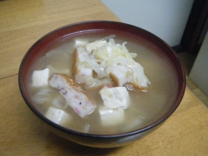 タコはんぺんの味がかおる☆豆腐とキャベツの澄まし汁