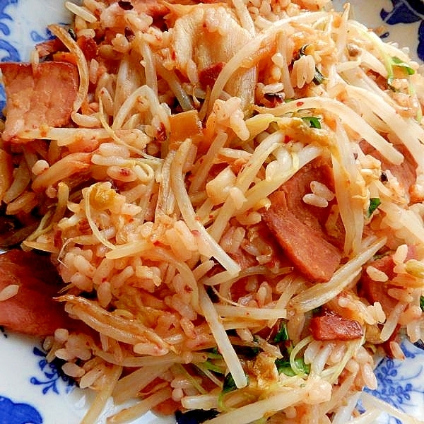簡単!ダイエットにも❤焼き豚とモヤシでキムチ炒飯♪