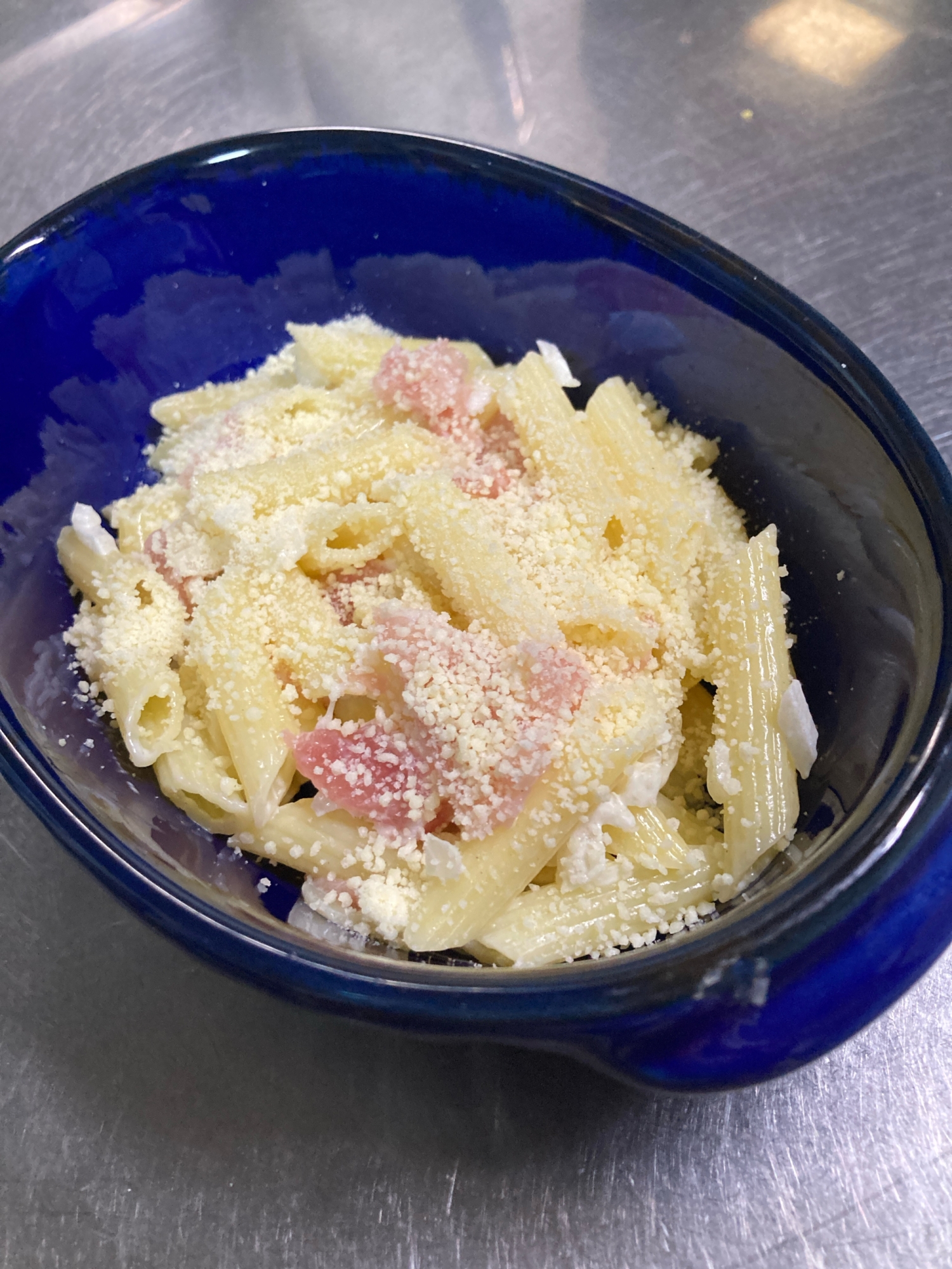 ペンネと生ハムのチーズサラダ